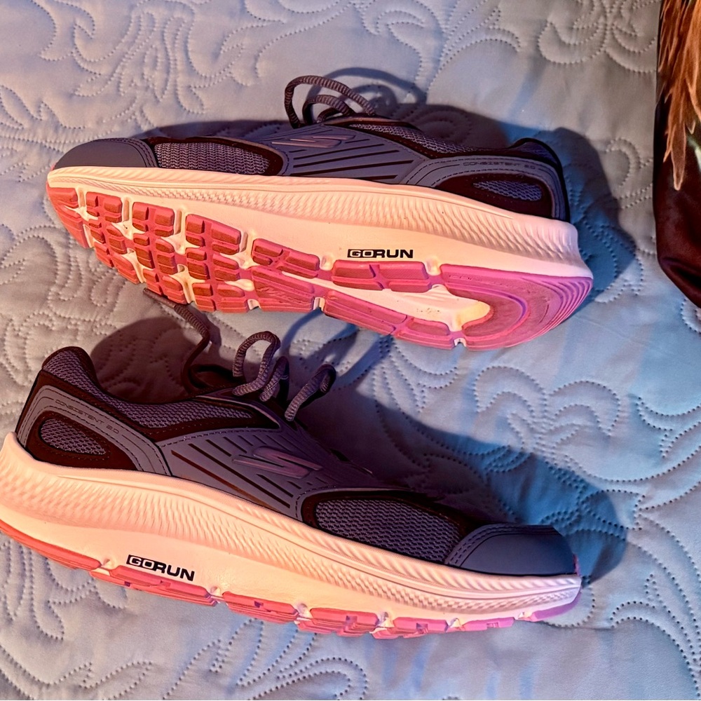 Only worn twice ~ Skechers Womens Go Run Consistent 2.0 Advantage Shoes!! 😎🙌🏻 - Picture 5 of 6